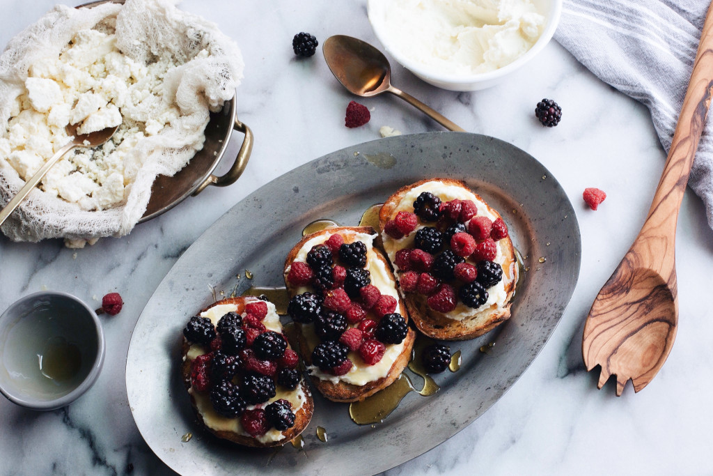 whipped ricotta toast with foraged berries and honey // www.ohhoneybakes.com
