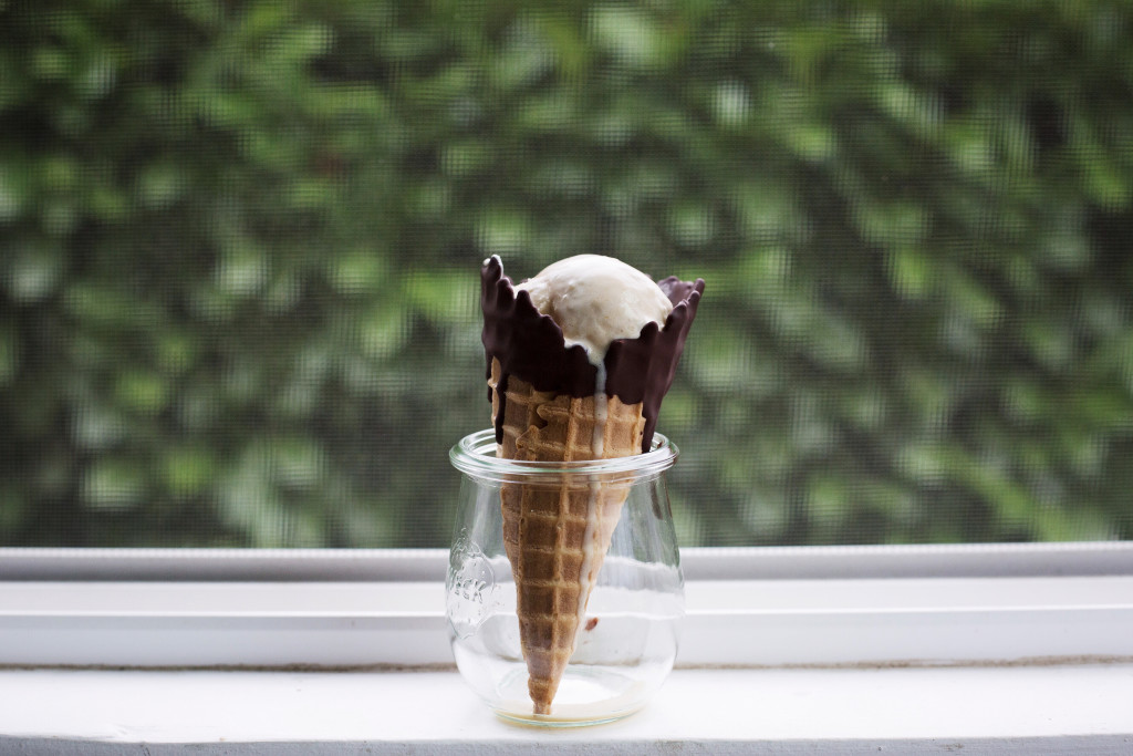eggnog and caramelized white chocolate ice cream // ohhoneybakes.com