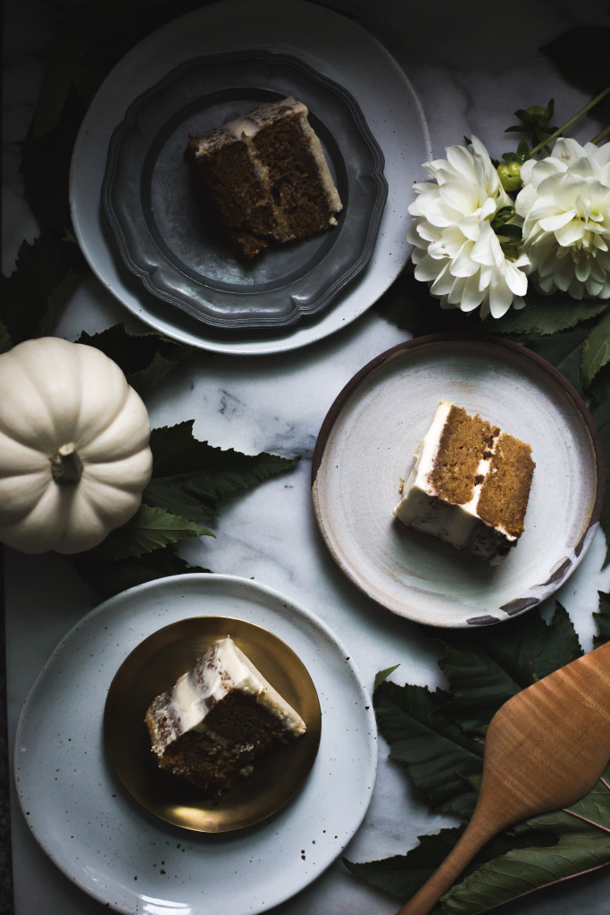 pumpkin cake with gingersnap toffee // ohhoneybakes.com