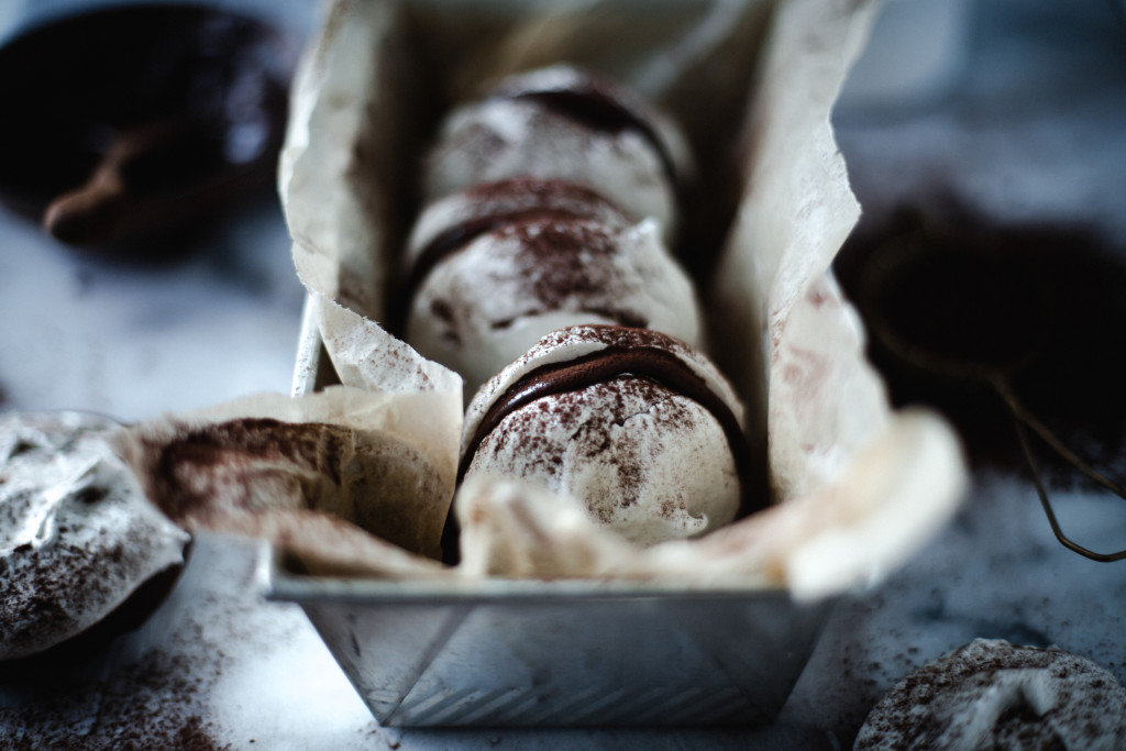 vanilla meringues with dark chocolate ganache // ohhoneybakes.com