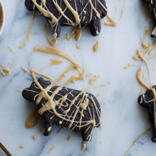 dark chocolate and salted peanut butter cookie cows