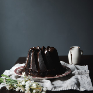 chocolate pound cake with fresh bay ganache // ohhoneybakes.com