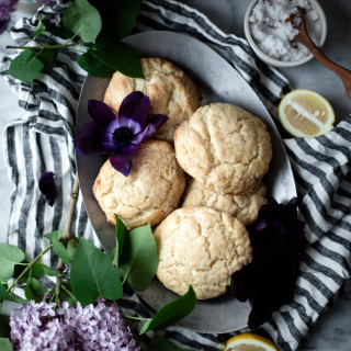 lilac cream scones // ohhoneybakes.com